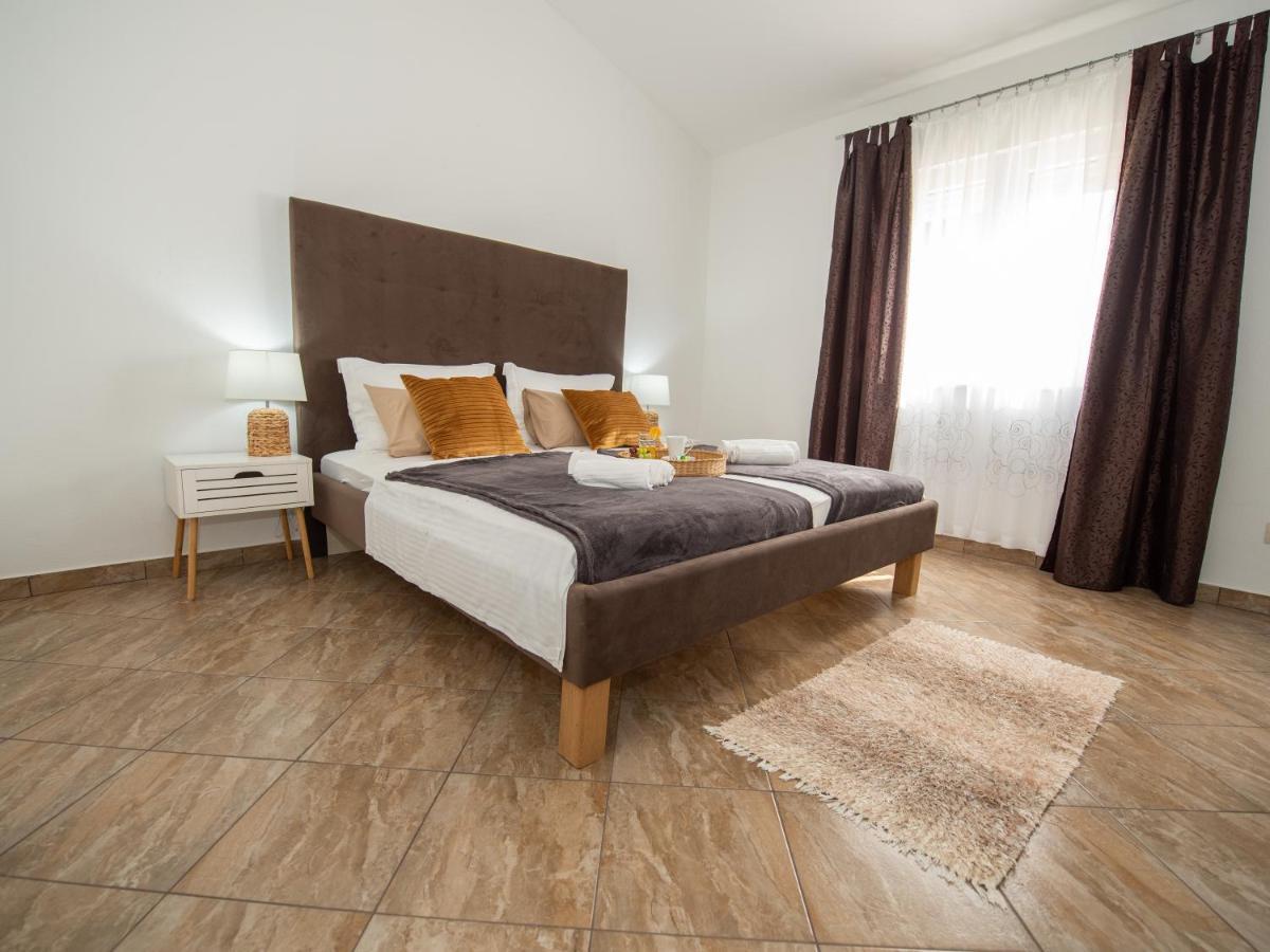 Holiday Home Near Trogir Kastel Stafilic Exterior photo