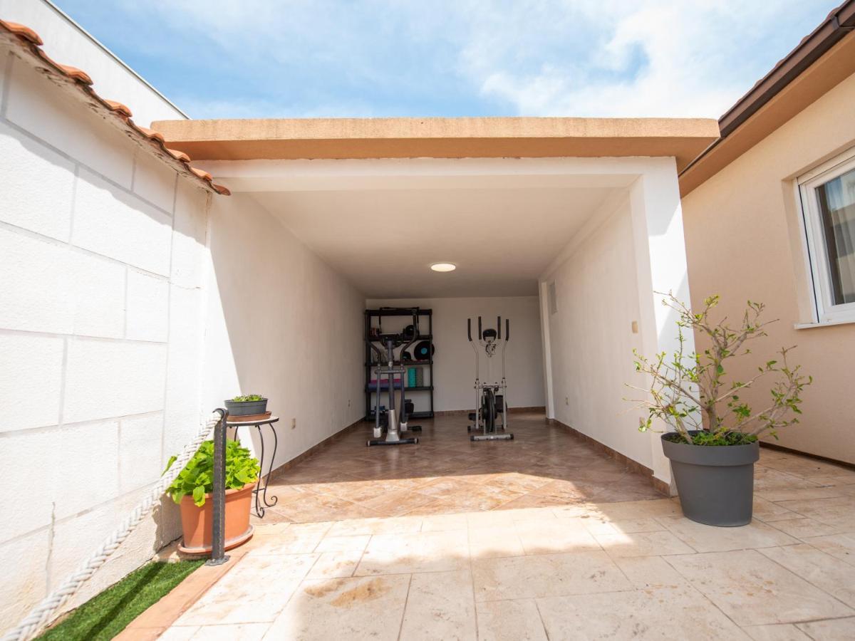 Holiday Home Near Trogir Kastel Stafilic Exterior photo