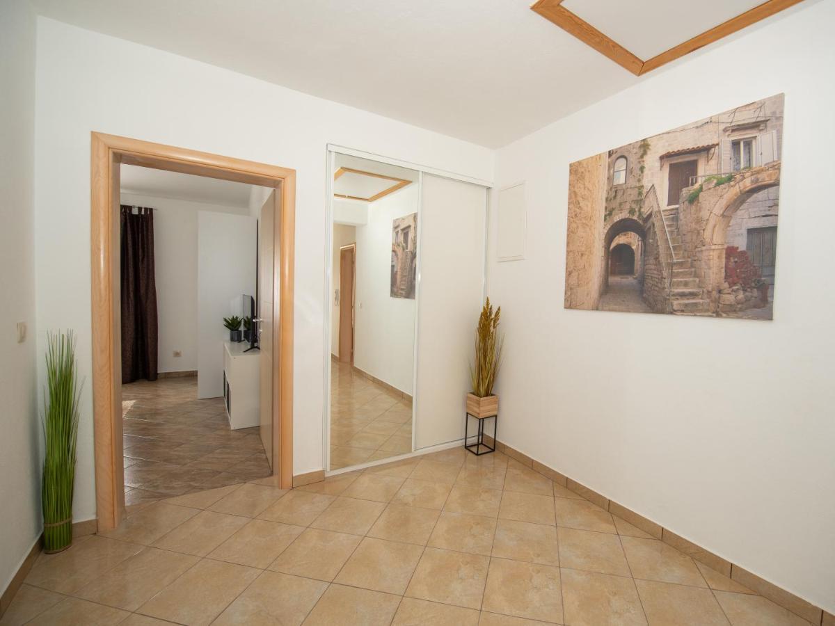 Holiday Home Near Trogir Kastel Stafilic Exterior photo