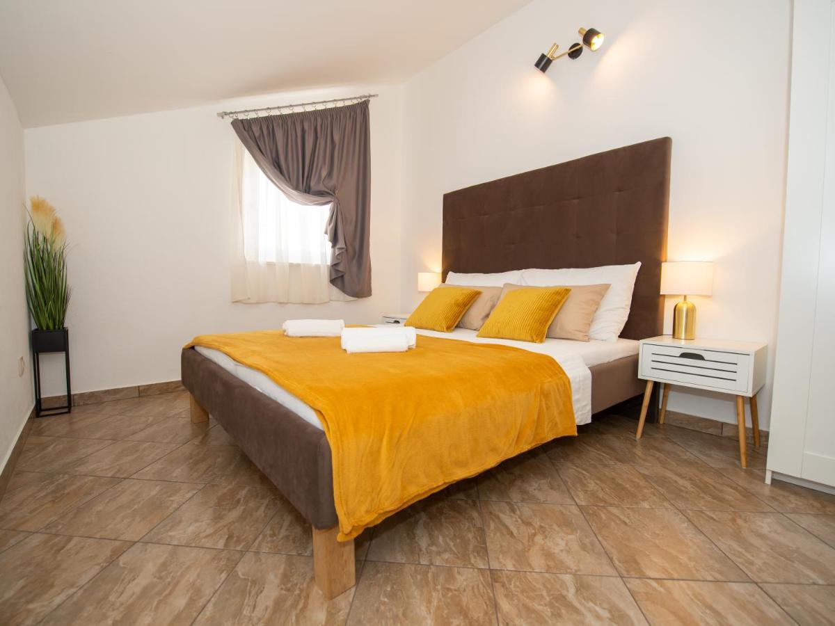 Holiday Home Near Trogir Kastel Stafilic Exterior photo