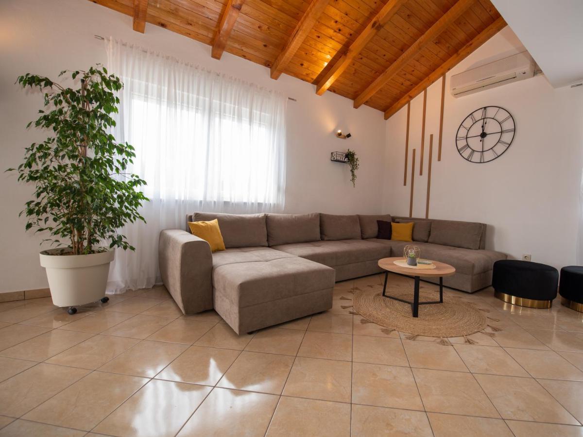 Holiday Home Near Trogir Kastel Stafilic Exterior photo