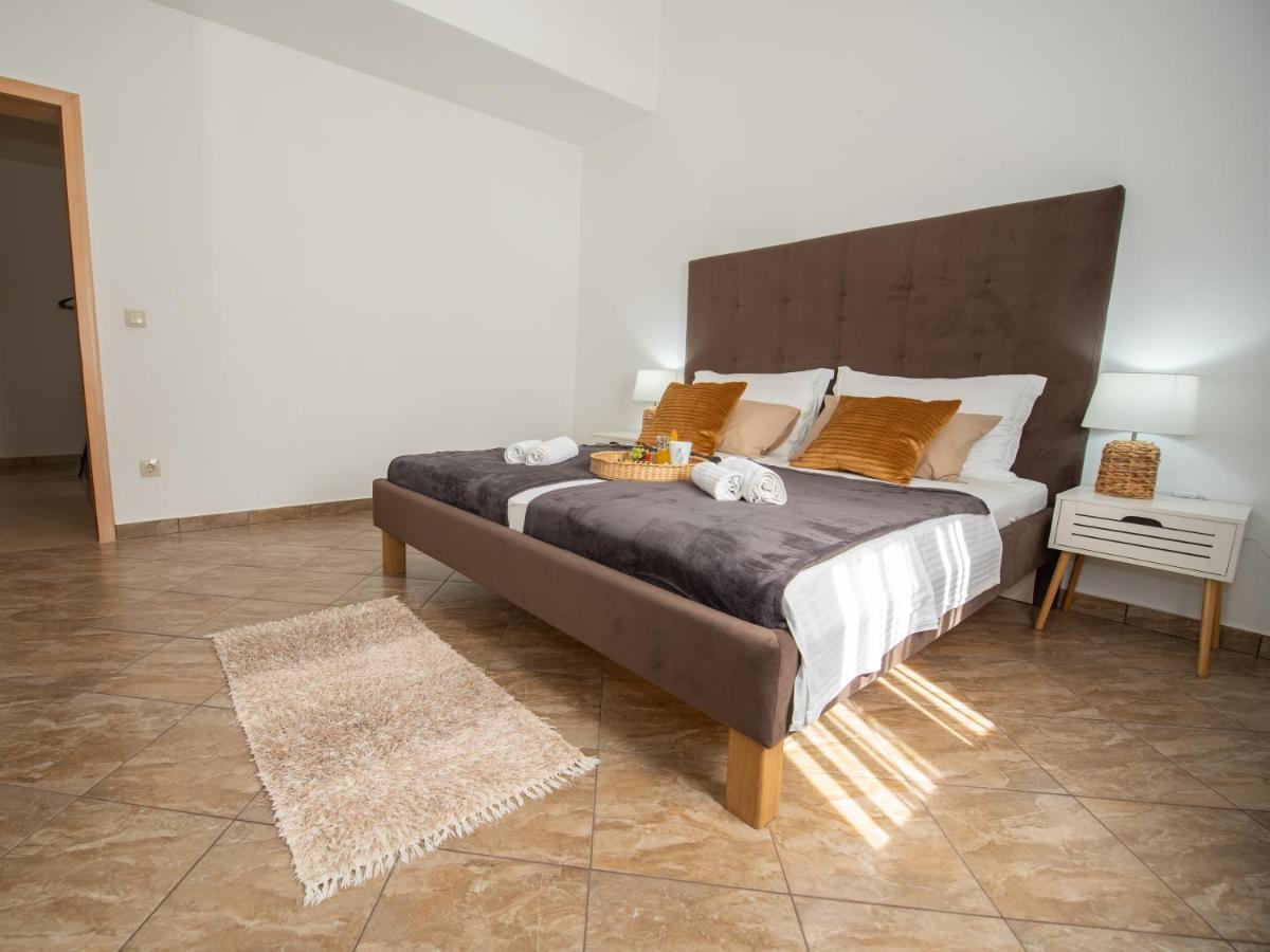 Holiday Home Near Trogir Kastel Stafilic Exterior photo