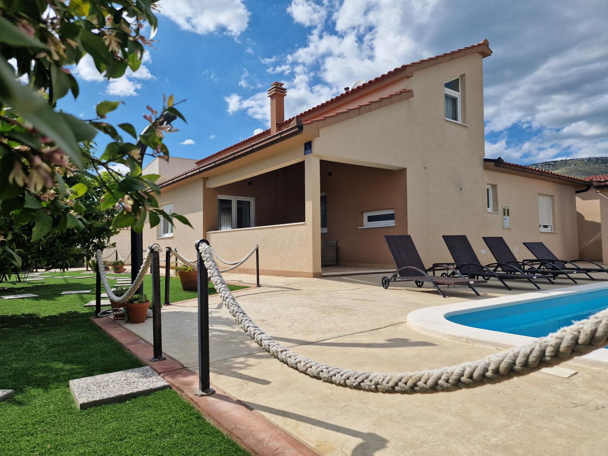 Holiday Home Near Trogir Kastel Stafilic Exterior photo